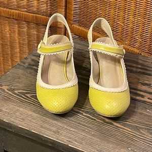 Chelsea Crew Yellow & Cream Zeal Pump Size 9 Retro 1950’s Style
